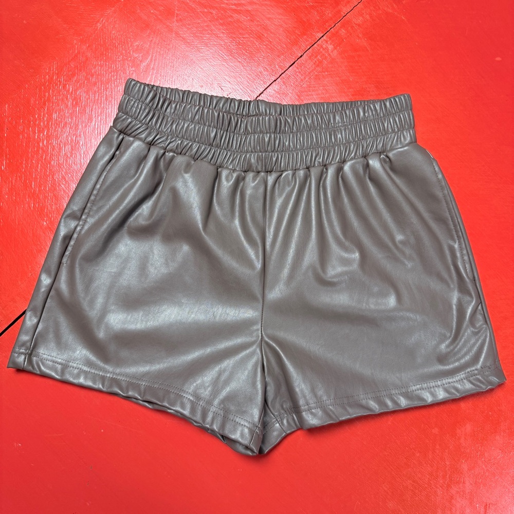 CI SONO CHOCOLATE FAUX LEATHER PLEATHER SHORTS WITH POCKETS